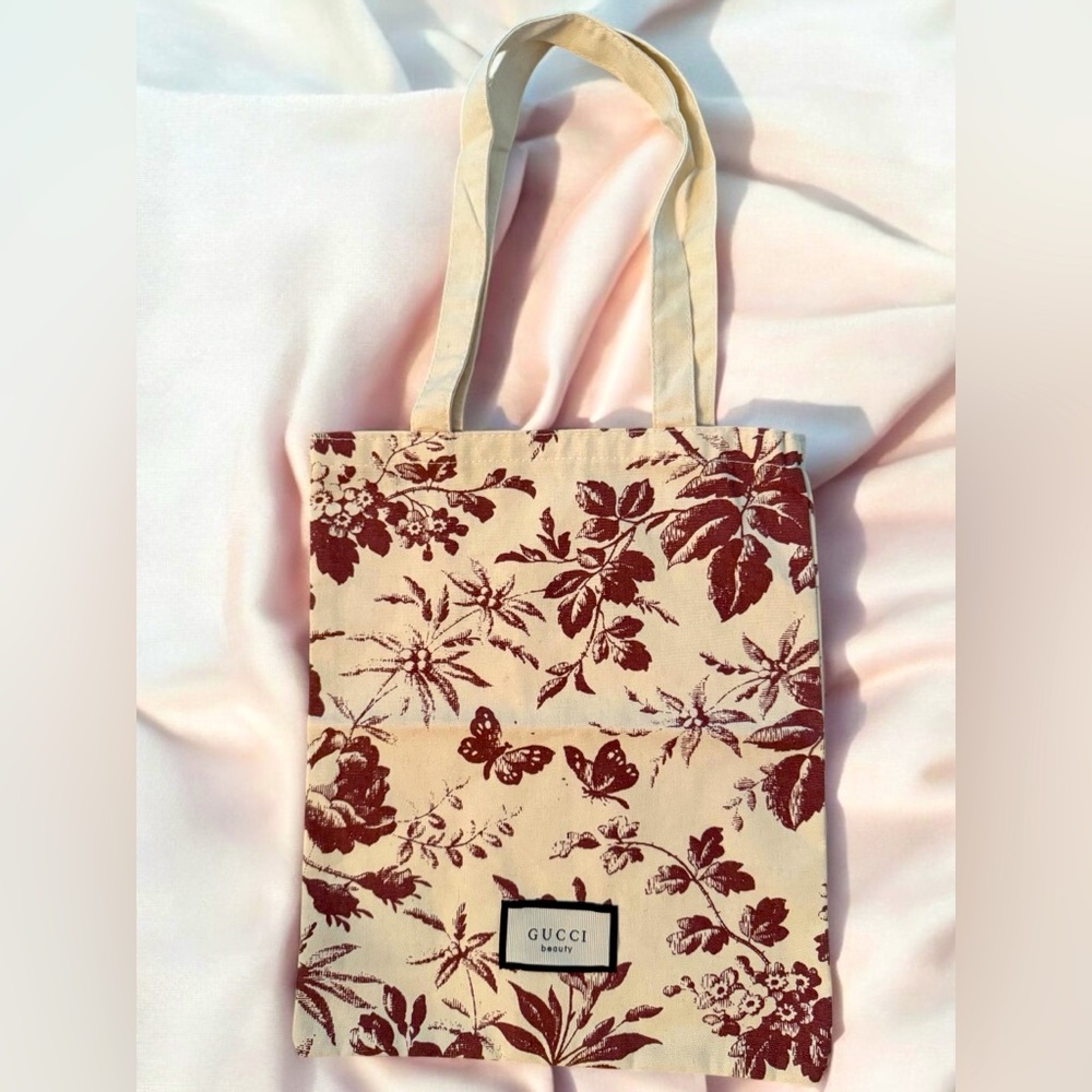 Gucci Beauty Novelty Floral Cream and Maroon Tote Bag. New,never used. 11.5”x13”